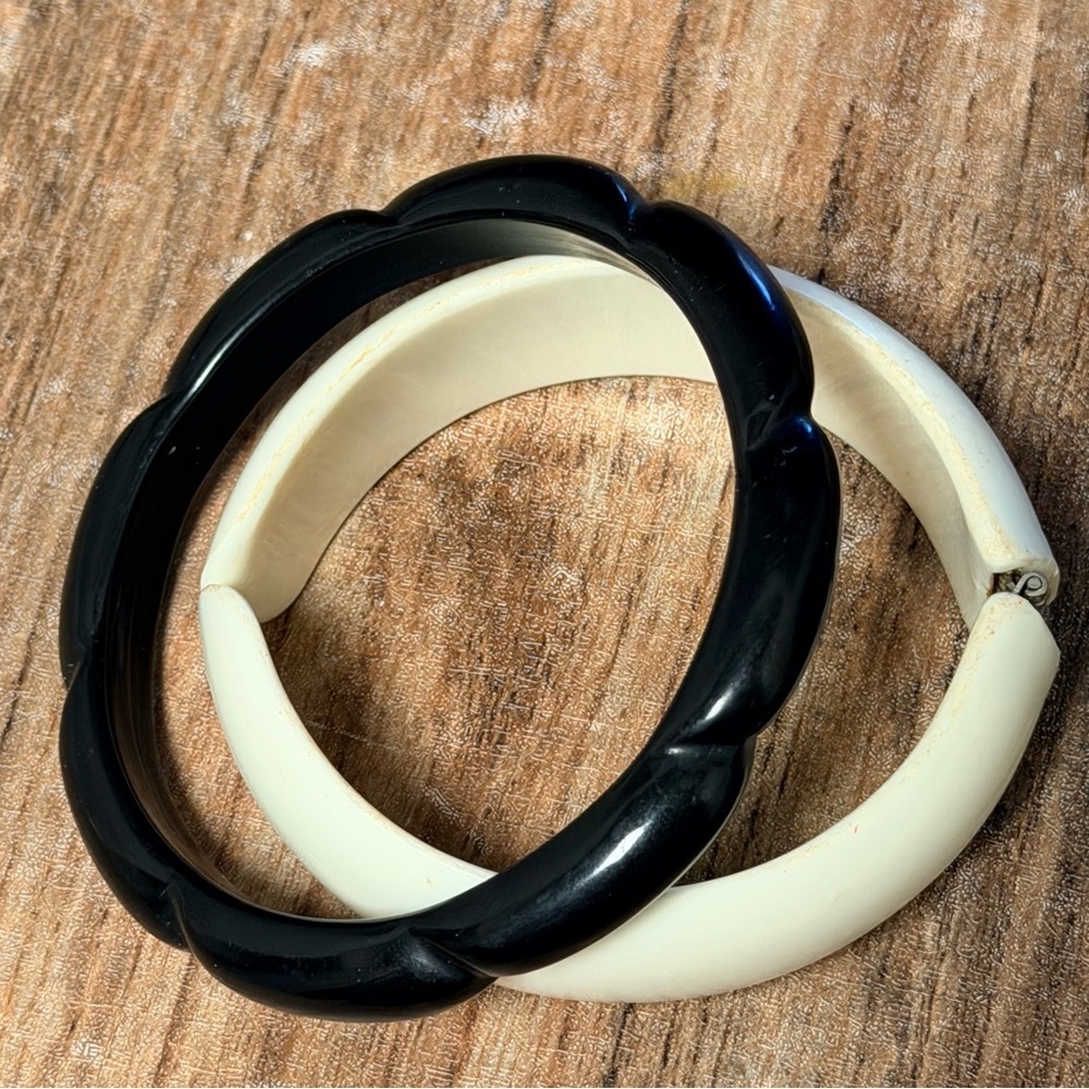 1970s hard plastic bracelets set (estate fashion jewelry sale)
